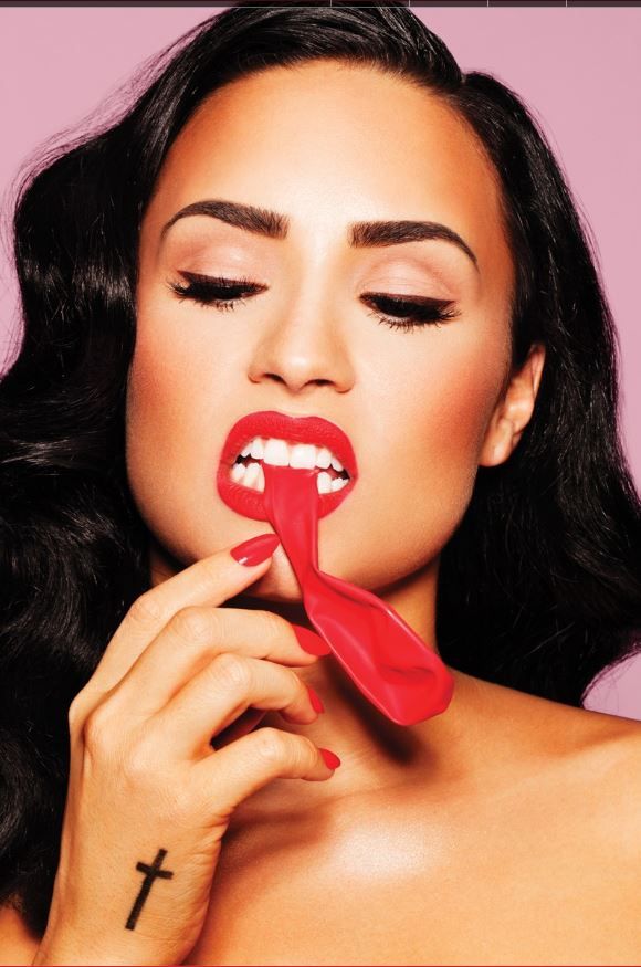 Demi-Lovato-Sexy-Topless-9