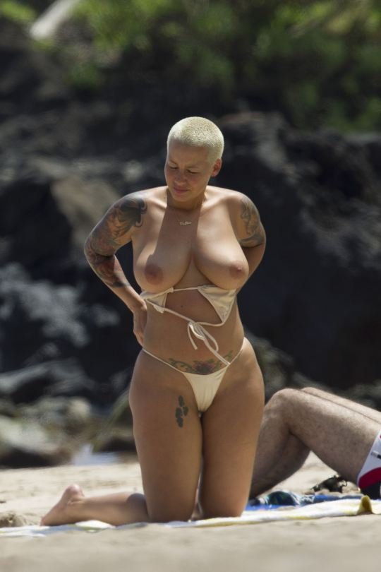 Amber-Rose-Topless-01