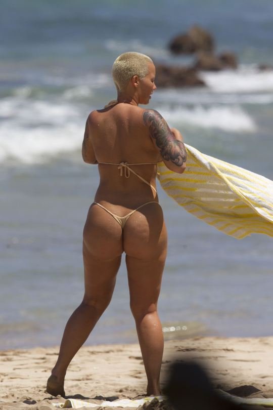 Amber-Rose-Topless-12