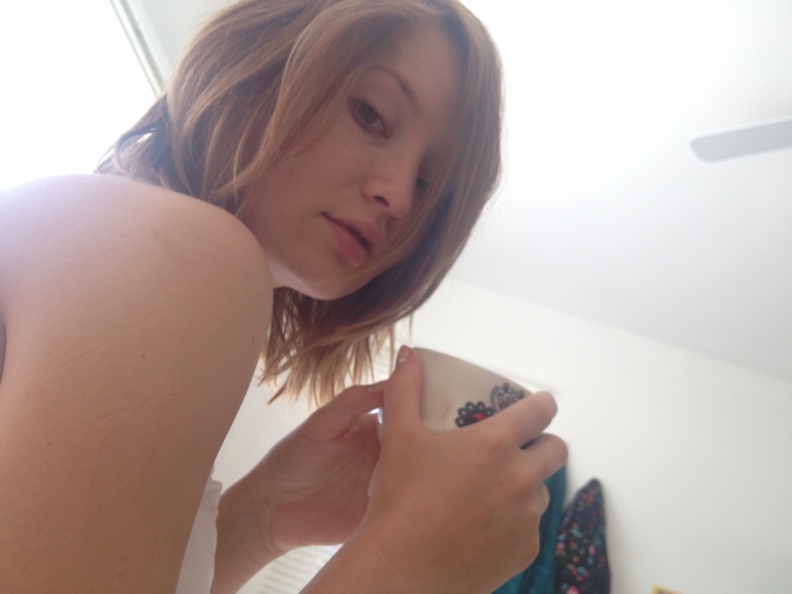 Emily-Browning-Naked-13