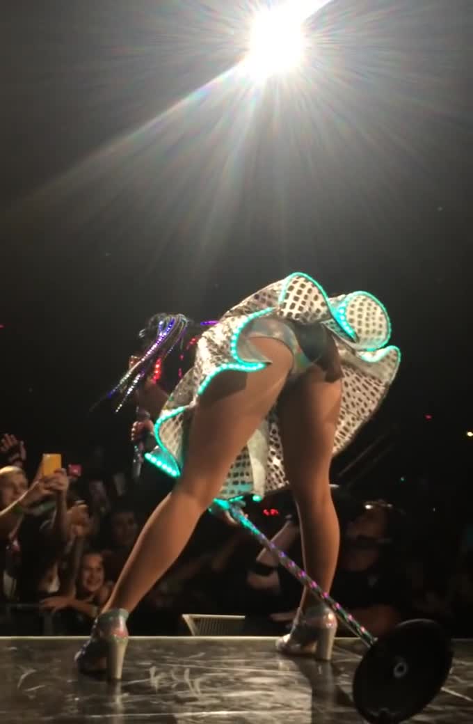 Katy Perry booty pics (2)